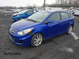 2013 Hyundai Accent SE z VIN KMHCU5AE2DU061871, wystawiony jako IAAI lot #41572034 z przebiegiem 147 924 mil mil oraz . Historia ofert i sprzedaży dostępna na DreamBid. Obrazek 2.