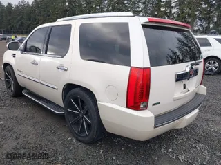 2009 Cadillac Escalade with VIN 1GYFK13219R153545, listed as a IAAI auction lot 41403646 with 148,467 mi miles. Bid and sale history available at carsss.com. Image 3.
