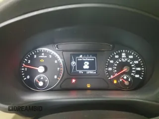 2016 Kia Sorento LX z VIN 5XYPGDA54GG062999, wystawiony jako Copart lot #57157845 z przebiegiem 137 901 mil mil oraz Szkoda całkowita • Salvage title. Historia ofert i sprzedaży dostępna na DreamBid. Obrazek 9.