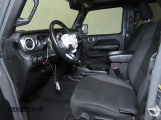 2020 Jeep Gladiator Overland z VIN 1C6HJTFG5LL169558, wystawiony jako Copart lot #60276825 z przebiegiem 102 866 mil mil oraz Czysty tytuł • Clean title. Historia ofert i sprzedaży dostępna na DreamBid. Obrazek 9.