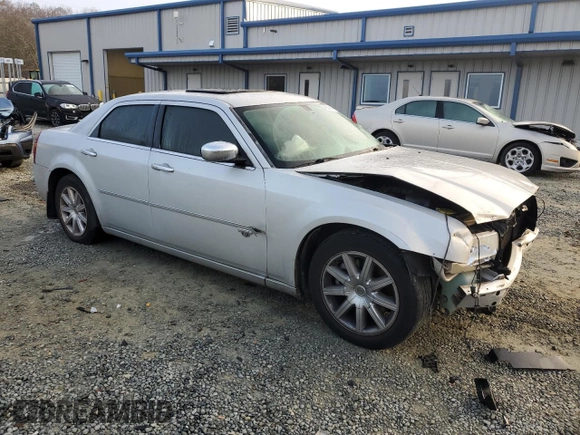 2009 Chrysler 300 with VIN 2C3LA63T09H628575, listed as a Copart auction lot 86588864 with 259,544 mi miles and Salvage Title. Bid and sale history available at carsss.com. Image 4.