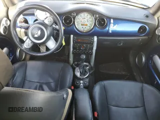 2007 MINI Convertible S z VIN WMWRH33547TL94410, wystawiony jako Copart lot #89339055 z przebiegiem 124 433 mil mil oraz Szkoda całkowita • Salvage title. Historia ofert i sprzedaży dostępna na DreamBid. Obrazek 8.