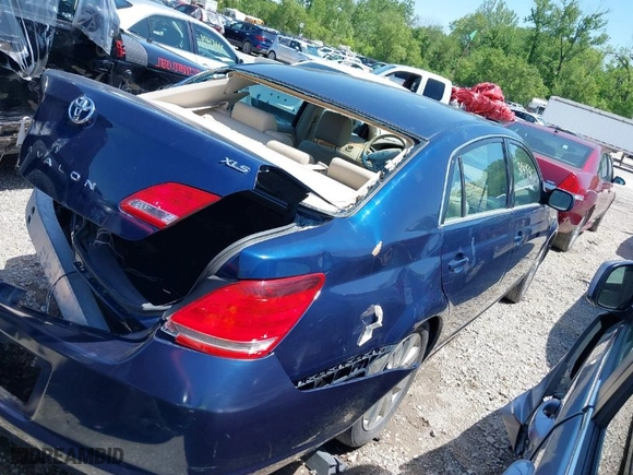 2005 Toyota Avalon XL with VIN 4T1BK36B75U037653, listed as a IAAI auction lot 39348803 with 71,280 mi miles. Bid and sale history available at carsss.com. Image 4.