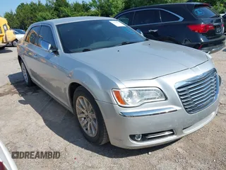 2012 Chrysler 300 Limited z VIN 2C3CCACG7CH283374, wystawiony jako IAAI lot #42500883 z przebiegiem 188 757 mil mil oraz . Historia ofert i sprzedaży dostępna na DreamBid. Obrazek 1.