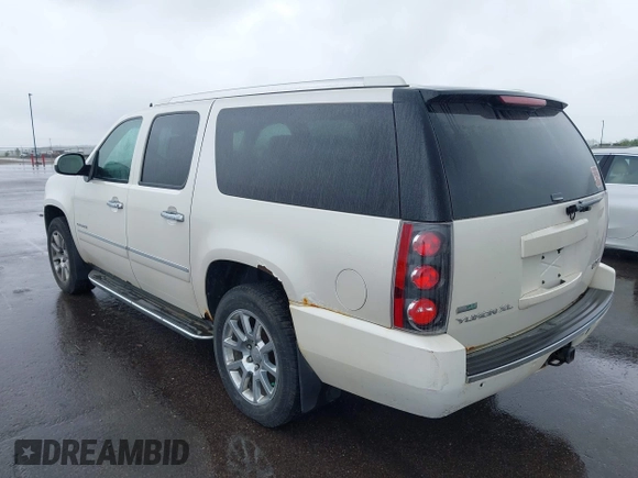 2011 GMC Yukon XL Denali z VIN 1GKS2MEF5BR178383, wystawiony jako IAAI lot #42331419 z przebiegiem 247 193 mil mil oraz . Historia ofert i sprzedaży dostępna na DreamBid. Obrazek 3.