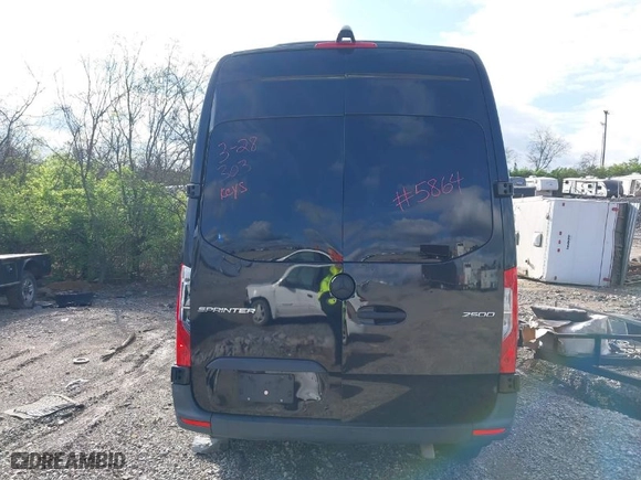 2019 Mercedes-Benz Sprinter Passenger Van with VIN WDZPF0CD4KP125864, listed as a IAAI auction lot 39110594 with NaN miles. Bid and sale history available at carsss.com. Image 15.