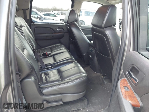 2007 Chevrolet Suburban LT с VIN 1GNFK163X7J237585, выставлен на аукционе IAAI как лот 41802337 с пробегом 225 449 миль миль и . История ставок и продаж доступна на DreamBid. Изображение 8.