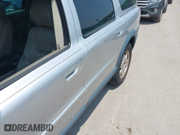 2004 Volvo V70 XC Cross Country with VIN YV1SZ59H441124920, listed as a IAAI auction lot 42456773 with 223,980 mi miles and . Bid and sale history available at DreamBid. Image 6.
