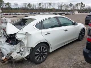 2018 Nissan Altima SR with VIN 1N4AL3AP7JC174856, listed as a IAAI auction lot 42070366 with 135,680 mi miles and . Bid and sale history available at carsss.com. Image 13.