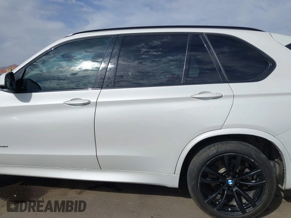 2017 BMW X5 xDrive50i с VIN 5UXKR6C3XH0J85028, выставлен на аукционе IAAI как лот 41889220 с пробегом 107 105 миль миль и . История ставок и продаж доступна на DreamBid. Изображение 14.