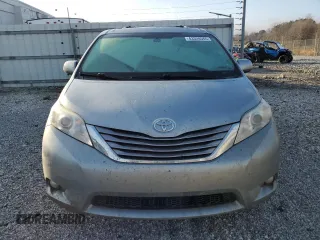 2017 Toyota Sienna XLE Auto Access Seat with VIN 5TDYZ3DC9HS820214, listed as a Copart auction lot 43328565 with 166,796 mi miles and Salvage title. Bid and sale history available at DreamBid. Image 5.