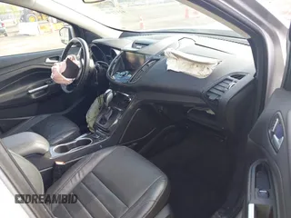 2015 Ford Escape Titanium z VIN 1FMCU9J99FUC75852, wystawiony jako IAAI lot #42171467 z przebiegiem 113 322 mil mil oraz . Historia ofert i sprzedaży dostępna na DreamBid. Obrazek 5.