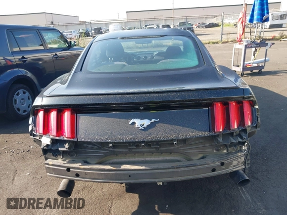 2017 Ford Mustang EcoBoost z VIN 1FA6P8THXH5230980, wystawiony jako IAAI lot #42082404 z przebiegiem 108 194 mil mil oraz . Historia ofert i sprzedaży dostępna na DreamBid. Obrazek 17.
