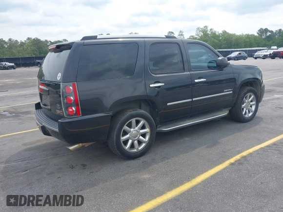 2013 GMC Yukon Denali with VIN 1GKS2EEF7DR306177, listed as a IAAI auction lot 42046734 with 263,976 mi miles. Bid and sale history available at carsss.com. Image 4.