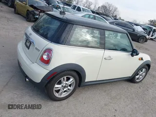 2012 MINI Hardtop with VIN WMWSU3C54CT259872, listed as a IAAI auction lot 41698147 with 98,181 mi miles and . Bid and sale history available at DreamBid. Image 4.