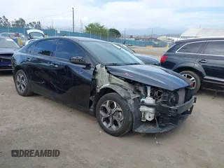 2019 Kia Forte LXS z VIN 3KPF24AD0KE109792, wystawiony jako IAAI lot #42242300 z przebiegiem 57 680 mil mil oraz . Historia ofert i sprzedaży dostępna na DreamBid. Obrazek 1.