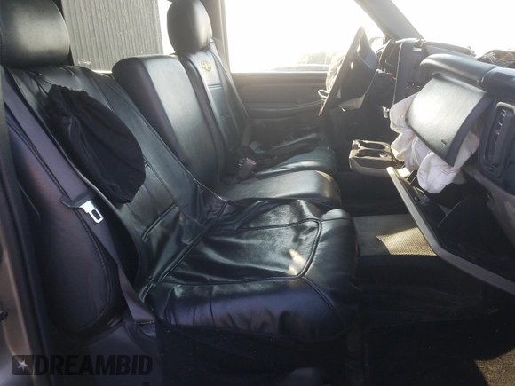 2000 Chevrolet Suburban LS with VIN 3GNEC16T0YG177411, listed as a Copart auction lot 52036980 with 299,641 mi miles and Non repairable. Bid and sale history available at DreamBid. Image 5.