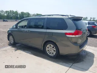 2011 Toyota Sienna XLE AAS z VIN 5TDYK3DC3BS146444, wystawiony jako IAAI lot #42390511 z przebiegiem 230 091 mil mil oraz . Historia ofert i sprzedaży dostępna na DreamBid. Obrazek 3.
