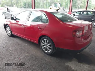 2010 Volkswagen Jetta SE z VIN 3VWRZ7AJ9AM035046, wystawiony jako IAAI lot #42448683 z przebiegiem 134 607 mil mil oraz . Historia ofert i sprzedaży dostępna na DreamBid. Obrazek 3.