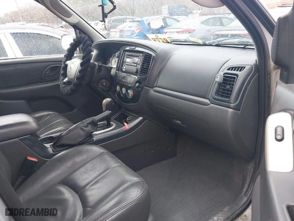 2005 Mazda Tribute s with VIN 4F2YZ96125KM10503, listed as a IAAI auction lot 41659255 with 68,855 mi miles. Bid and sale history available at carsss.com. Image 5.