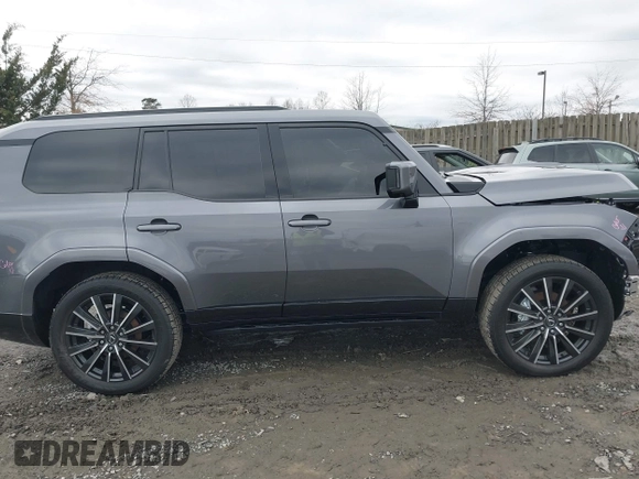 2024 Lexus GX 550 Luxury z VIN JTJVBCDXXR5020312, wystawiony jako IAAI lot #41125655 z przebiegiem 422 mil mil oraz . Historia ofert i sprzedaży dostępna na DreamBid. Obrazek 13.