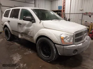 2005 Dodge Durango SXT with VIN 1D4HB38NX5F624748, listed as a IAAI auction lot 41596905 with 204,466 mi miles. Bid and sale history available at carsss.com. Image 1.