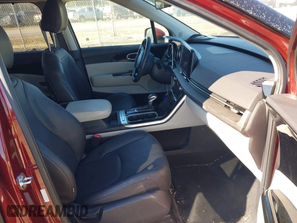 2024 Kia Carnival EX with VIN KNDNC5H39R6358605, listed as a IAAI auction lot 41635459 with 31,247 mi miles and . Bid and sale history available at carsss.com. Image 5.