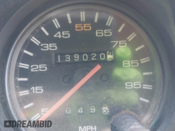 1986 Isuzu Trooper z VIN JACCH55L1G7801560, wystawiony jako IAAI lot #41878592 z przebiegiem 139 020 mil mil oraz . Historia ofert i sprzedaży dostępna na DreamBid. Obrazek 7.