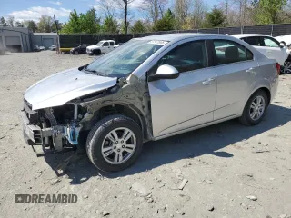 2015 Chevrolet Sonic LT z VIN 1G1JC5SH4F4150294, wystawiony jako Copart lot #51972695 z przebiegiem 50 462 mil mil oraz Szkody całkowita. Historia ofert i sprzedaży dostępna na DreamBid. Obrazek 1.