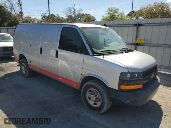 2018 Chevrolet Express Cargo with VIN 1GCWGAFP3J1318769, listed as a Copart auction lot 50991335 with 147,260 mi miles and Clean title. Bid and sale history available at DreamBid. Image 4.