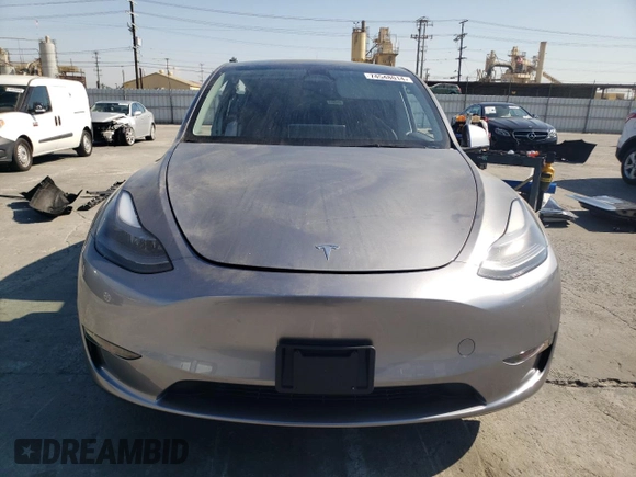 2024 Tesla Model Y Long Range с VIN 7SAYGAEE6RF131749, выставлен на аукционе Copart как лот 74548014 с пробегом 1 042 миль миль и Списание • Salvage title. История ставок и продаж доступна на DreamBid. Изображение 5.