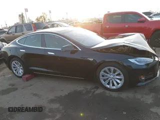 2016 Tesla Model S 90D z VIN 5YJSA1E26GF156108, wystawiony jako IAAI lot #41453148 z przebiegiem 74 717 mil mil oraz . Historia ofert i sprzedaży dostępna na DreamBid. Obrazek 14.