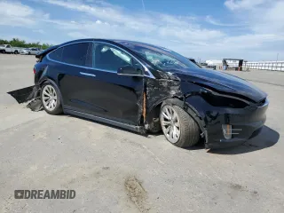 2016 Tesla Model X 70D z VIN 5YJXCDE23GF018396, wystawiony jako Copart lot #53056465 z przebiegiem 104 248 mil mil oraz Szkody całkowita. Historia ofert i sprzedaży dostępna na DreamBid. Obrazek 4.