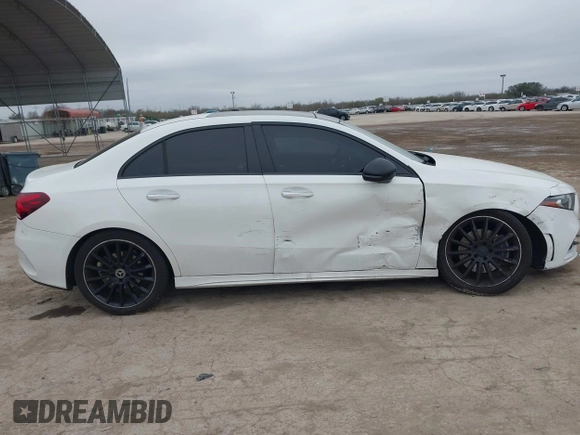 2019 Mercedes-Benz A 220 z VIN WDD3G4EB5KW012029, wystawiony jako IAAI lot #41608407 z przebiegiem 87 421 mil mil oraz . Historia ofert i sprzedaży dostępna na DreamBid. Obrazek 13.
