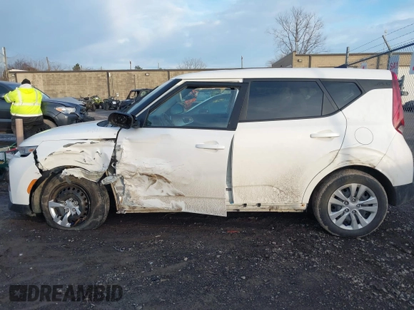 2020 Kia Soul LX with VIN KNDJ23AU5L7703963, listed as a IAAI auction lot 41211735 with 56,568 mi miles. Bid and sale history available at carsss.com. Image 15.