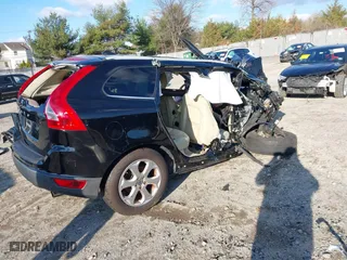 2013 Volvo XC60 3.2L with VIN YV4952DL4D2367869, listed as a IAAI auction lot 40990083 with 1 mi miles. Bid and sale history available at carsss.com. Image 22.