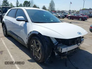 2024 Hyundai Ioniq 5 SE z VIN KM8KM4DE8RU300381, wystawiony jako IAAI lot #41907767 z przebiegiem 17 452 mil mil oraz . Historia ofert i sprzedaży dostępna na DreamBid. Obrazek 1.