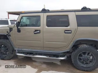 2005 Hummer H2 SUV z VIN 5GRGN23U95H132238, wystawiony jako IAAI lot #41809909 z przebiegiem 300 293 mil mil oraz . Historia ofert i sprzedaży dostępna na DreamBid. Obrazek 14.