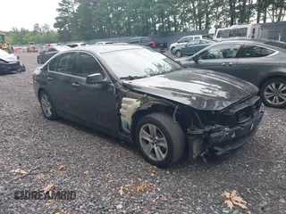 2013 BMW 5 Series 528i xDrive z VIN WBAXH5C5XDDW13718, wystawiony jako IAAI lot #42625522 z przebiegiem 122 714 mil mil oraz . Historia ofert i sprzedaży dostępna na DreamBid. Obrazek 1.