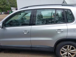 2016 Volkswagen Tiguan S with VIN WVGBV7AX1GW523335, listed as a IAAI auction lot 42091690 with 165,495 mi miles and . Bid and sale history available at DreamBid. Image 14.