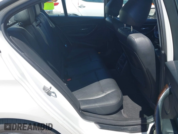 2013 BMW 3 Series 328i xDrive с VIN WBA3B5G55DNS04935, выставлен на аукционе IAAI как лот 42205399 с пробегом 127 913 миль миль и . История ставок и продаж доступна на DreamBid. Изображение 8.
