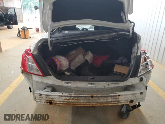 2016 Nissan Versa SV z VIN 3N1CN7AP3GL916917, wystawiony jako Copart lot #55994285 z przebiegiem Nie podano mil oraz Szkoda całkowita • Salvage title. Historia ofert i sprzedaży dostępna na DreamBid. Obrazek 6.