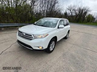 2011 Toyota Highlander with VIN 5TDBK3EH7BS055855, listed as a Copart auction lot 53633125 with 185,222 mi miles and Clean Title. Bid and sale history available at carsss.com. Image 2.