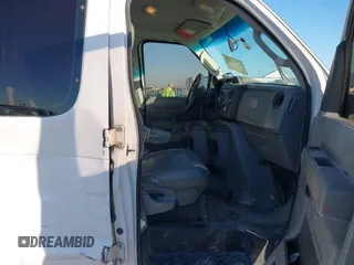 2009 Ford Econoline Cargo z VIN 1FTNE24W29DA88086, wystawiony jako IAAI lot #41749288 z przebiegiem 358 684 mil mil oraz . Historia ofert i sprzedaży dostępna na DreamBid. Obrazek 5.