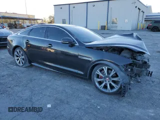 2015 Jaguar XJ z VIN SAJWA1CZ5F8V90554, wystawiony jako Copart lot #83623994 z przebiegiem 104 440 mil mil oraz Szkoda całkowita • Salvage title. Historia ofert i sprzedaży dostępna na DreamBid. Obrazek 4.