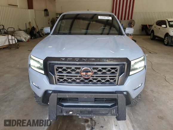2023 Nissan Frontier Pro-4X z VIN 1N6ED1EK6PN624132, wystawiony jako Copart lot #53797395 z przebiegiem 55 344 mil mil oraz Szkoda całkowita • Salvage title. Historia ofert i sprzedaży dostępna na DreamBid. Obrazek 5.