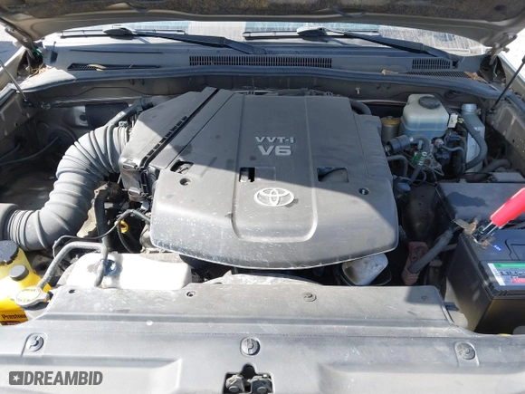 2005 Toyota 4Runner SR5 with VIN JTEZU14R950057617, listed as a IAAI auction lot 41698829 with 297,247 mi miles. Bid and sale history available at carsss.com. Image 6.