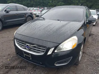 2013 Volvo S60 T5 Premier with VIN YV1612FS5D1223690, listed as a IAAI auction lot 40065547 with 999,999 mi miles. Bid and sale history available at carsss.com. Image 6.