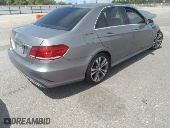 2014 Mercedes-Benz E 350 Sport z VIN WDDHF5KB2EA804546, wystawiony jako IAAI lot #42753310 z przebiegiem 182 861 mil mil oraz . Historia ofert i sprzedaży dostępna na DreamBid. Obrazek 4.
