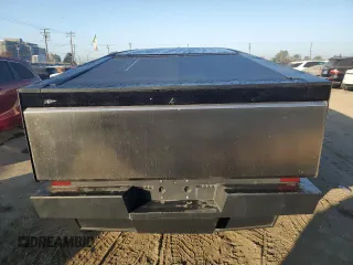 2024 Tesla Cybertruck z VIN 7G2CEHED6RA013370, wystawiony jako Copart lot #83842374 z przebiegiem 58 mil mil oraz Szkody całkowita. Historia ofert i sprzedaży dostępna na DreamBid. Obrazek 6.